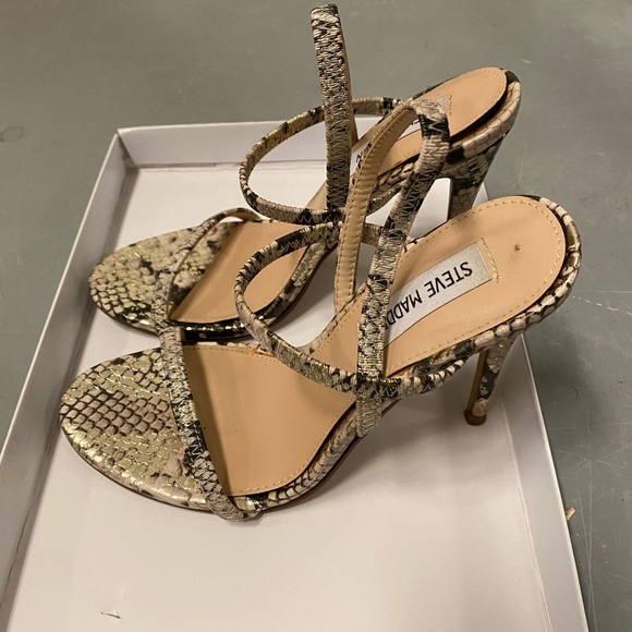 Steve Madden Gabriella Gold Snake - Picture 7 of 11